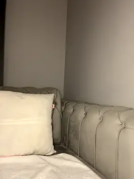 laraaaaaa online show from 6, 11, 2025