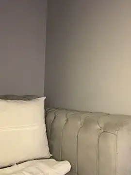 laraaaaaa online show from 14, 12, 2025