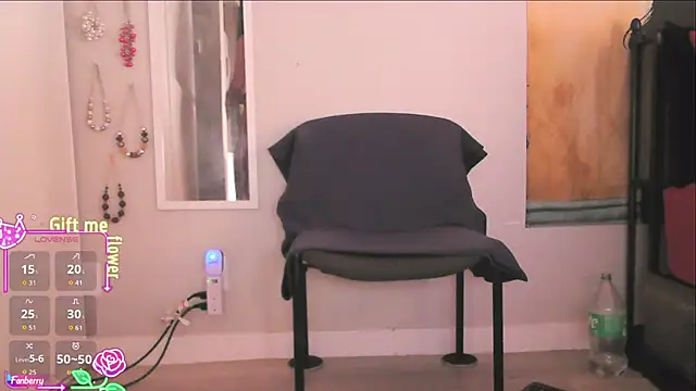 Queenanitadix online show from 8, 1, 2026