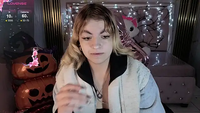 Snapshot of lili_conor_s chatting on 29, 10, 2025 lili conor s online show from 29, 10, 2025