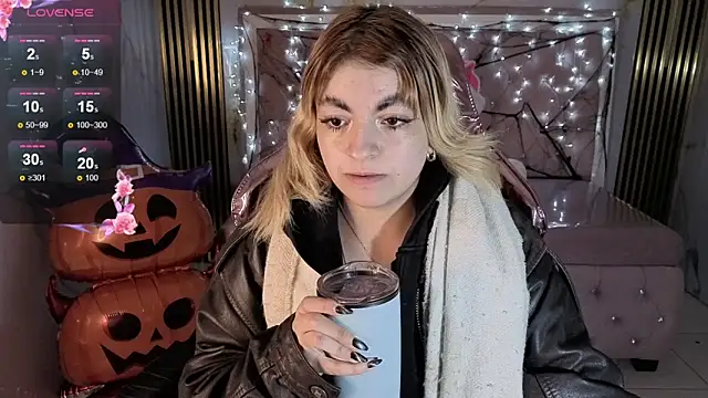 Snapshot of lili_conor_s chatting on 25, 10, 2025 lili conor s online show from 25, 10, 2025