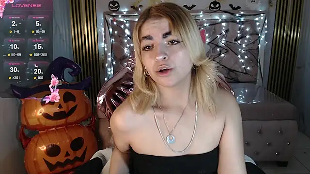 Snapshot of lili_conor_s chatting on 10, 10, 2025 lili conor s online show from 10, 10, 2025