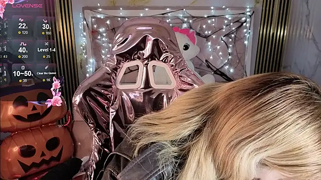 Snapshot of lili_conor_s chatting on 18, 10, 2025 lili conor s online show from 18, 10, 2025