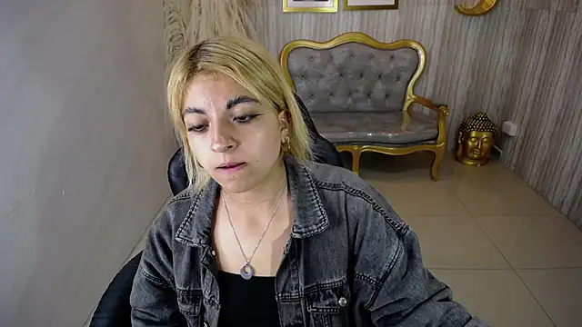 lili conor s online show from 25, 2, 2025