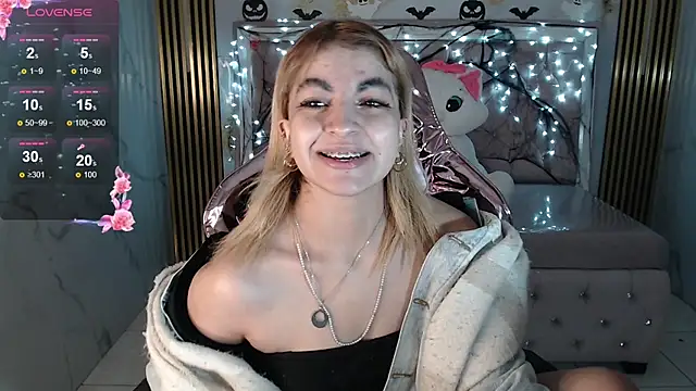 Snapshot of lili_conor_s chatting on 15, 10, 2025 lili conor s online show from 15, 10, 2025