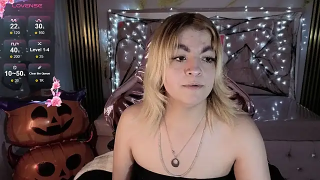 Snapshot of lili_conor_s chatting on 17, 10, 2025 lili conor s online show from 17, 10, 2025