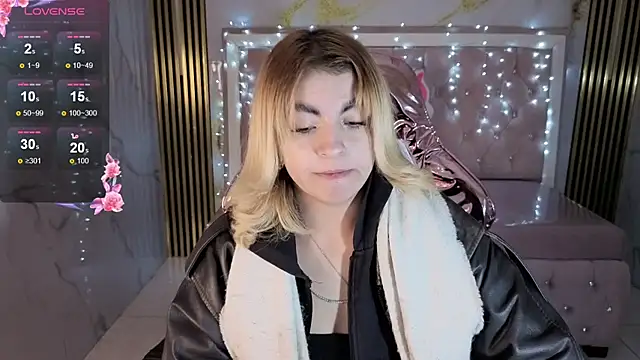 Snapshot of lili_conor_s chatting on 11, 11, 2025 lili conor s online show from 11, 11, 2025