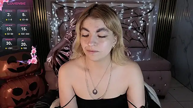 Snapshot of lili_conor_s chatting on 22, 10, 2025 lili conor s online show from 22, 10, 2025