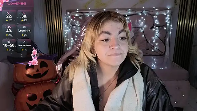 Snapshot of lili_conor_s chatting on 19, 10, 2025 lili conor s online show from 19, 10, 2025