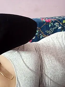 Snapshot of Shivani_7777 chatting on 19, 10, 2025 Shivani 7777 online show from 19, 10, 2025