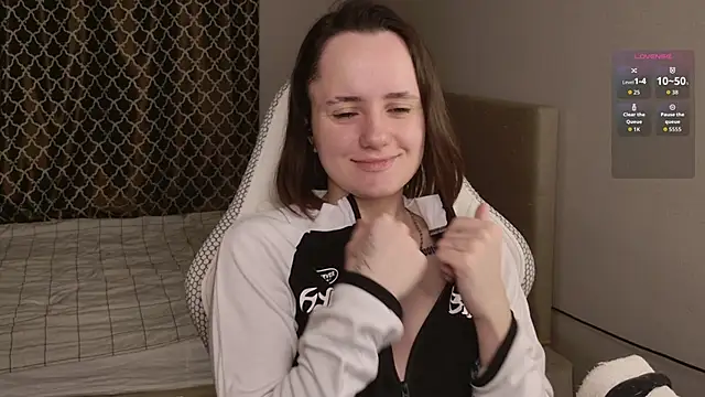 Luna Loveee online show from 2, 11, 2025