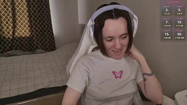 Luna Loveee online show from 15, 4, 2026