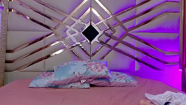 innocenthazel online show from 4, 4, 2026