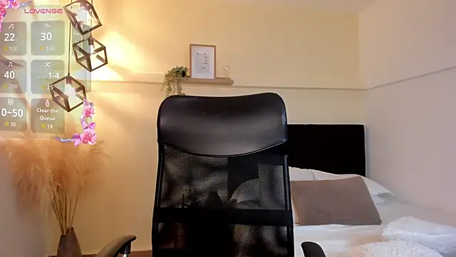 Lucia Brown  online show from 30, 6, 2026