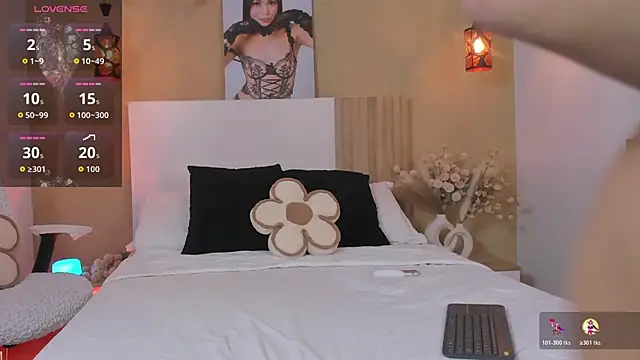 Lucia Brown  online show from 4, 11, 2025