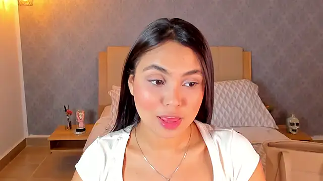 Lucia Brown  online show from 25, 11, 2025