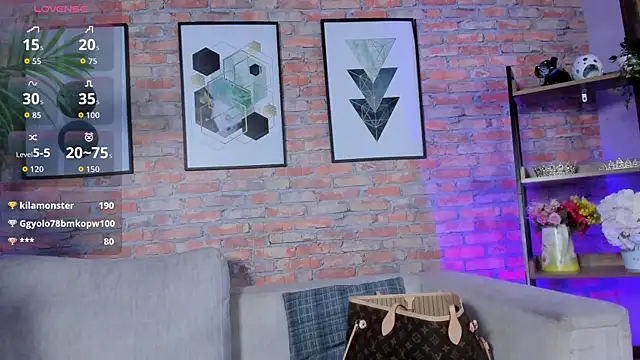 Lucia Brown  online show from 15, 9, 2025