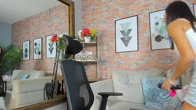 Lucia Brown  online show from 18, 10, 2025