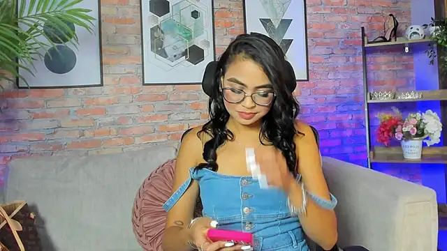 Lucia Brown  online show from 20, 9, 2025