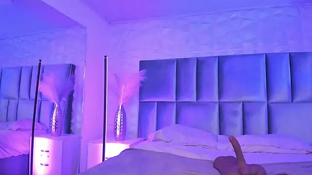 Selene bennet online show from 15, 4, 2026