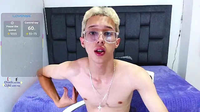 Snapshot of skinny_bigcock02 chatting on 30, 9, 2025 skinny bigcock02 online show from 30, 9, 2025