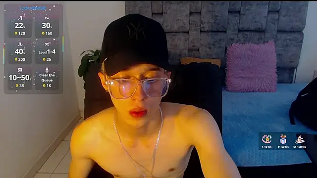 Snapshot of skinny_bigcock02 chatting on 1, 10, 2025 skinny bigcock02 online show from 1, 10, 2025