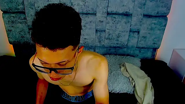 Snapshot of skinny_bigcock02 chatting on 21, 2, 2025 skinny bigcock02 online show from 21, 2, 2025