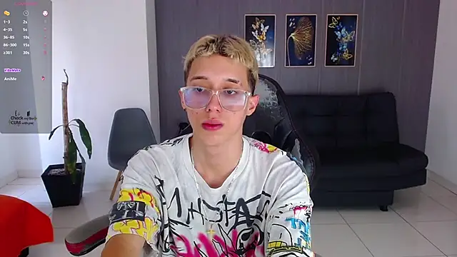 Snapshot of skinny_bigcock02 chatting on 22, 11, 2025 skinny bigcock02 online show from 22, 11, 2025