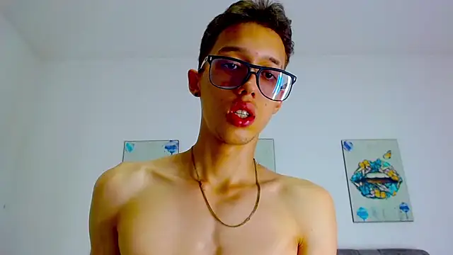 Snapshot of skinny_bigcock02 chatting on 6, 3, 2025 skinny bigcock02 online show from 6, 3, 2025