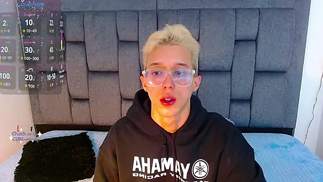 Snapshot of skinny_bigcock02 chatting on 18, 9, 2025 skinny bigcock02 online show from 18, 9, 2025