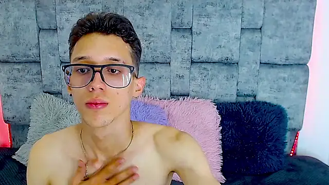 Snapshot of skinny_bigcock02 chatting on 25, 2, 2025 skinny bigcock02 online show from 25, 2, 2025