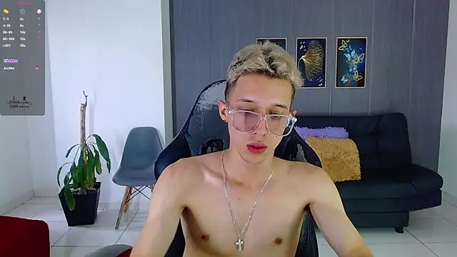 Snapshot of skinny_bigcock02 chatting on 30, 10, 2025 skinny bigcock02 online show from 30, 10, 2025