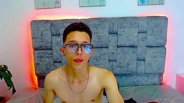 Snapshot of skinny_bigcock02 chatting on 24, 2, 2025 skinny bigcock02 online show from 24, 2, 2025