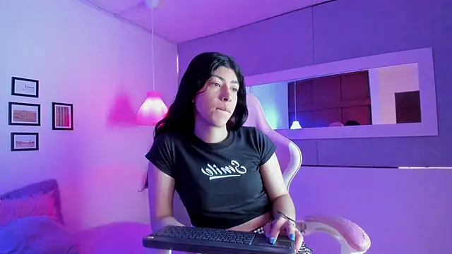 Cassie bloom online show from 5, 11, 2025