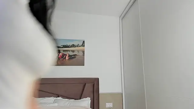 Mia Splash online show from 27, 10, 2025