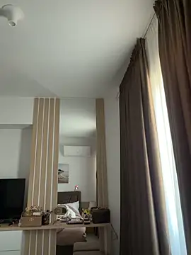 Mia Splash online show from 8, 4, 2026