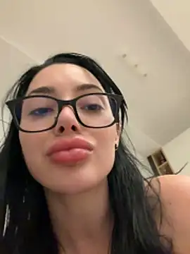 Mia Splash online show from 16, 4, 2026