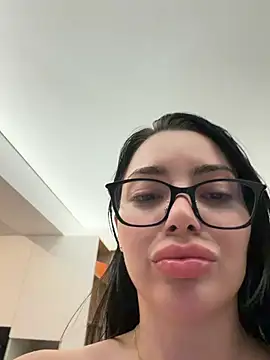 Snapshot of Mia_Splash chatting on 21, 7, 2026 Mia Splash online show from 21, 7, 2026