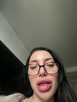 Mia Splash online show from 7, 2, 2026