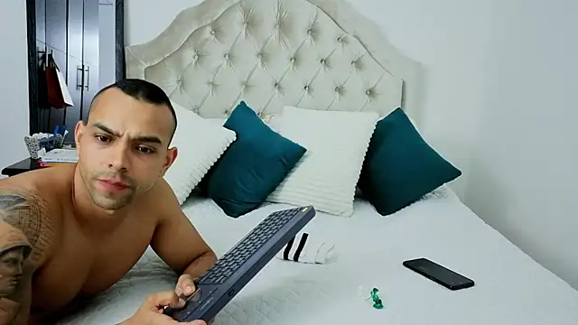 Bastiandelux online show from 9, 10, 2025