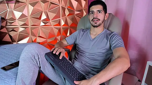 Snapshot of AlejandroStormm chatting on 22, 4, 2026 AlejandroStormm online show from 22, 4, 2026