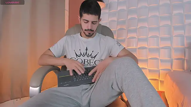 AlejandroStormm online show from 4, 3, 2026