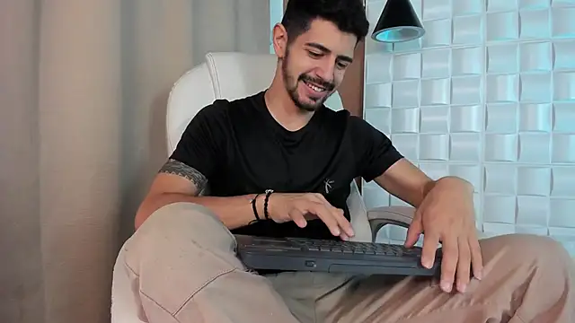 AlejandroStormm online show from 17, 10, 2025