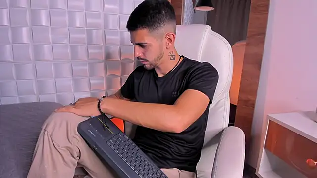 AlejandroStormm online show from 23, 11, 2025