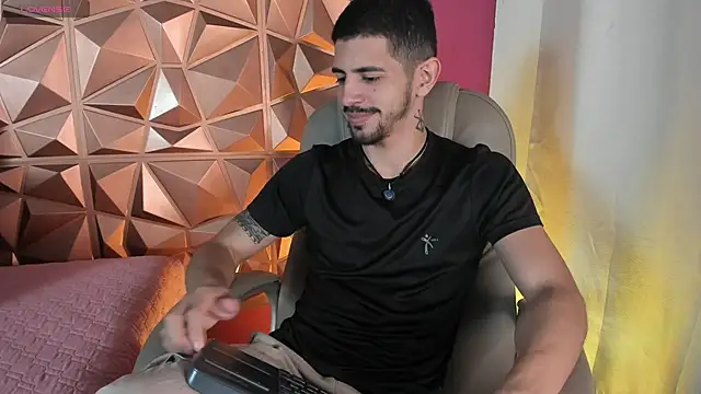Snapshot of AlejandroStormm chatting on 8, 4, 2026 AlejandroStormm online show from 8, 4, 2026