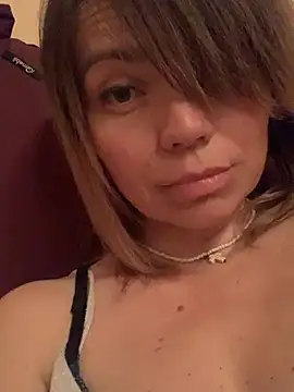 Ella Pearlie online show from 5, 3, 2025