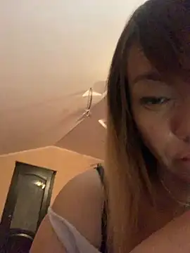 Ella Pearlie online show from 5, 3, 2025