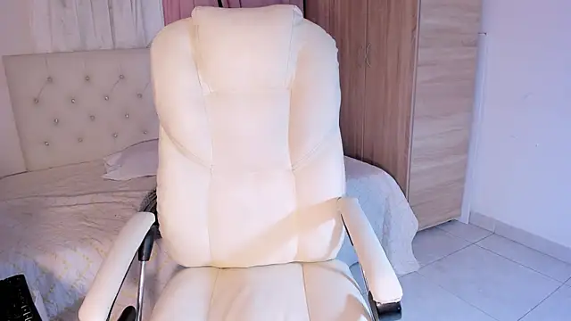 Emma lorense22 online show from 11, 10, 2025