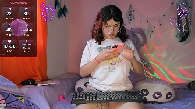 Snapshot of Maddy_Jhonsson chatting on 27, 10, 2025 Maddy Jhonsson online show from 27, 10, 2025