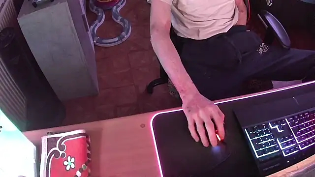 Snapshot of DerGeileLoveboy chatting on 23, 11, 2025 DerGeileLoveboy online show from 23, 11, 2025